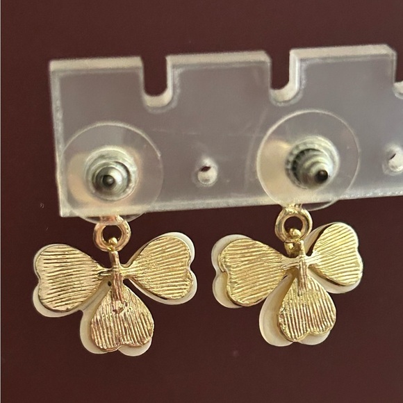 Gold Heart Rhinestone Dangle Earrings with White Petal Flowers - Picture 2 of 4